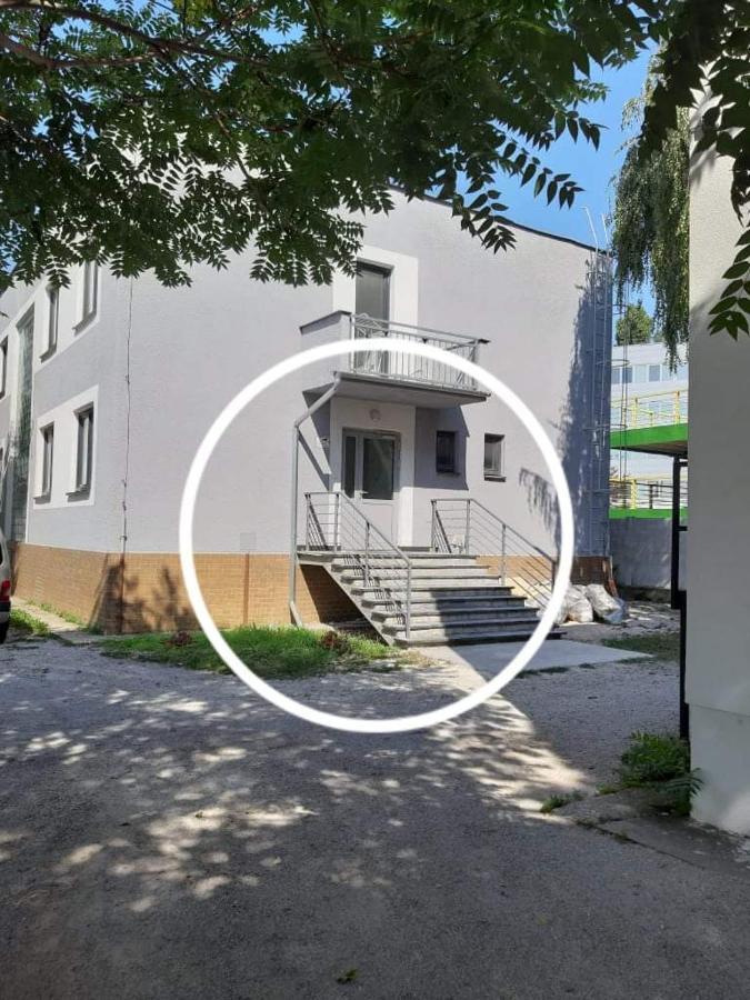 Apartamento Living Bratislava & Bus Station & Mlynske Nivy Exterior foto