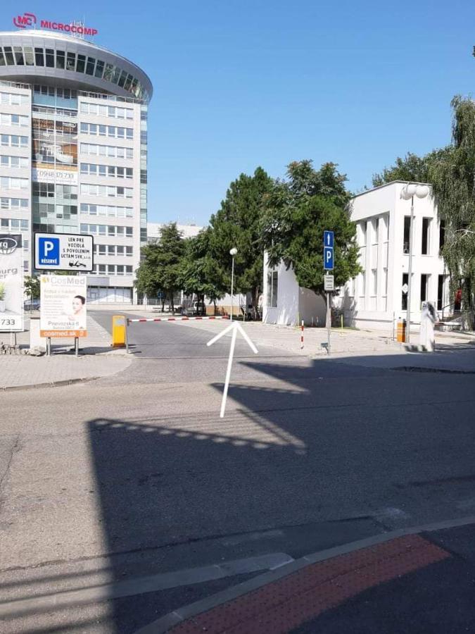 Apartamento Living Bratislava & Bus Station & Mlynske Nivy Exterior foto